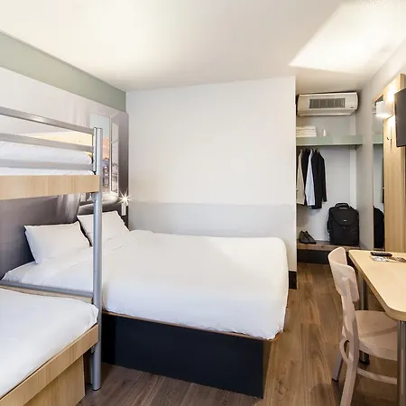 Hotel En Brie 2*