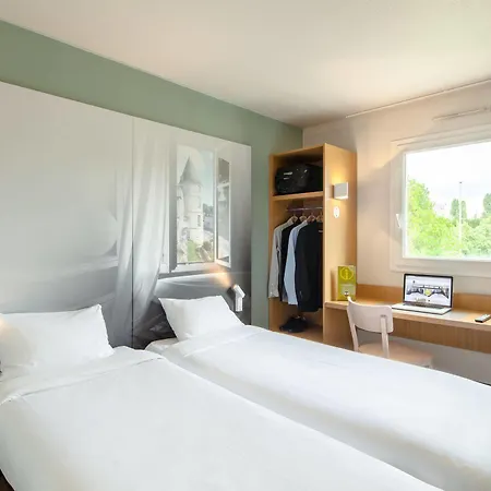 Hotel En Brie 2*